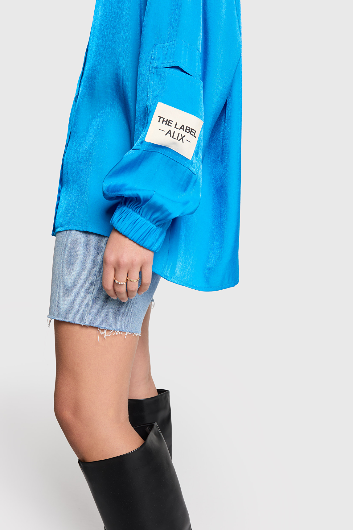 SHINY SATIN BLOUSE | Alix