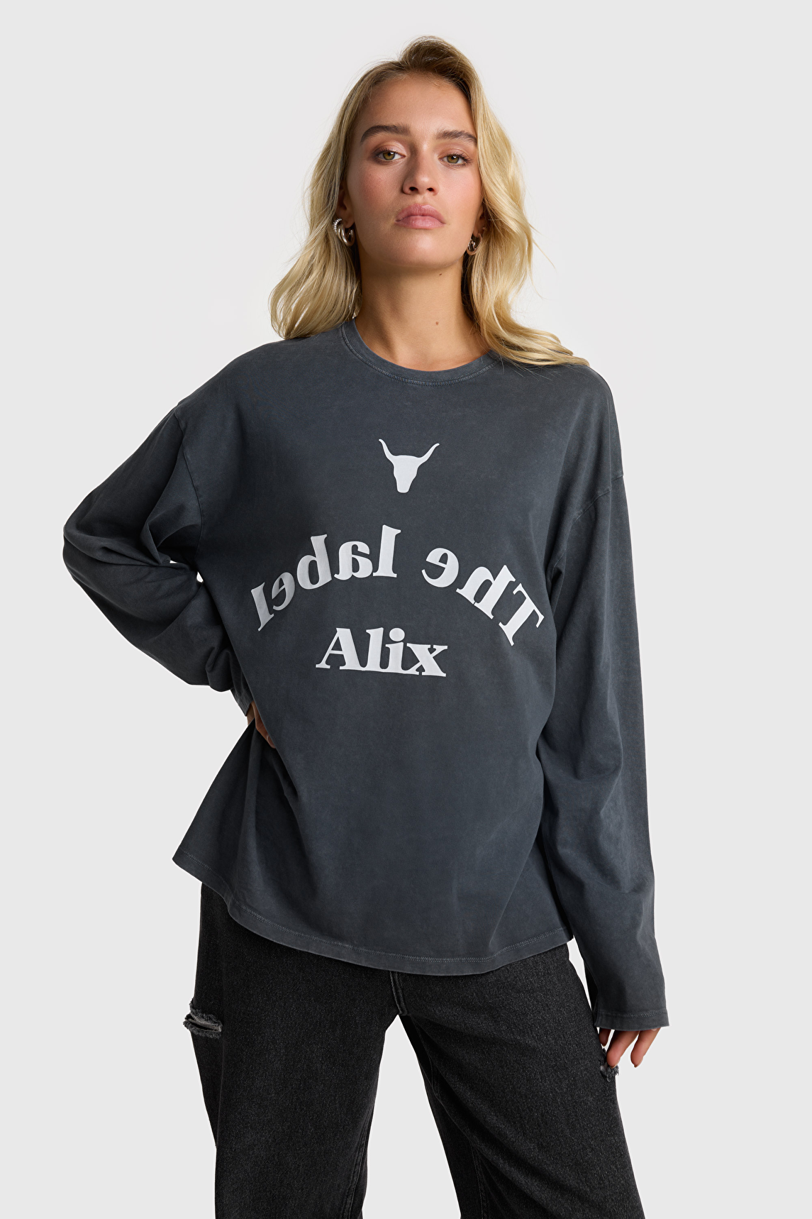 THE LABEL LONG SLEEVE T-SHIRT | Alix