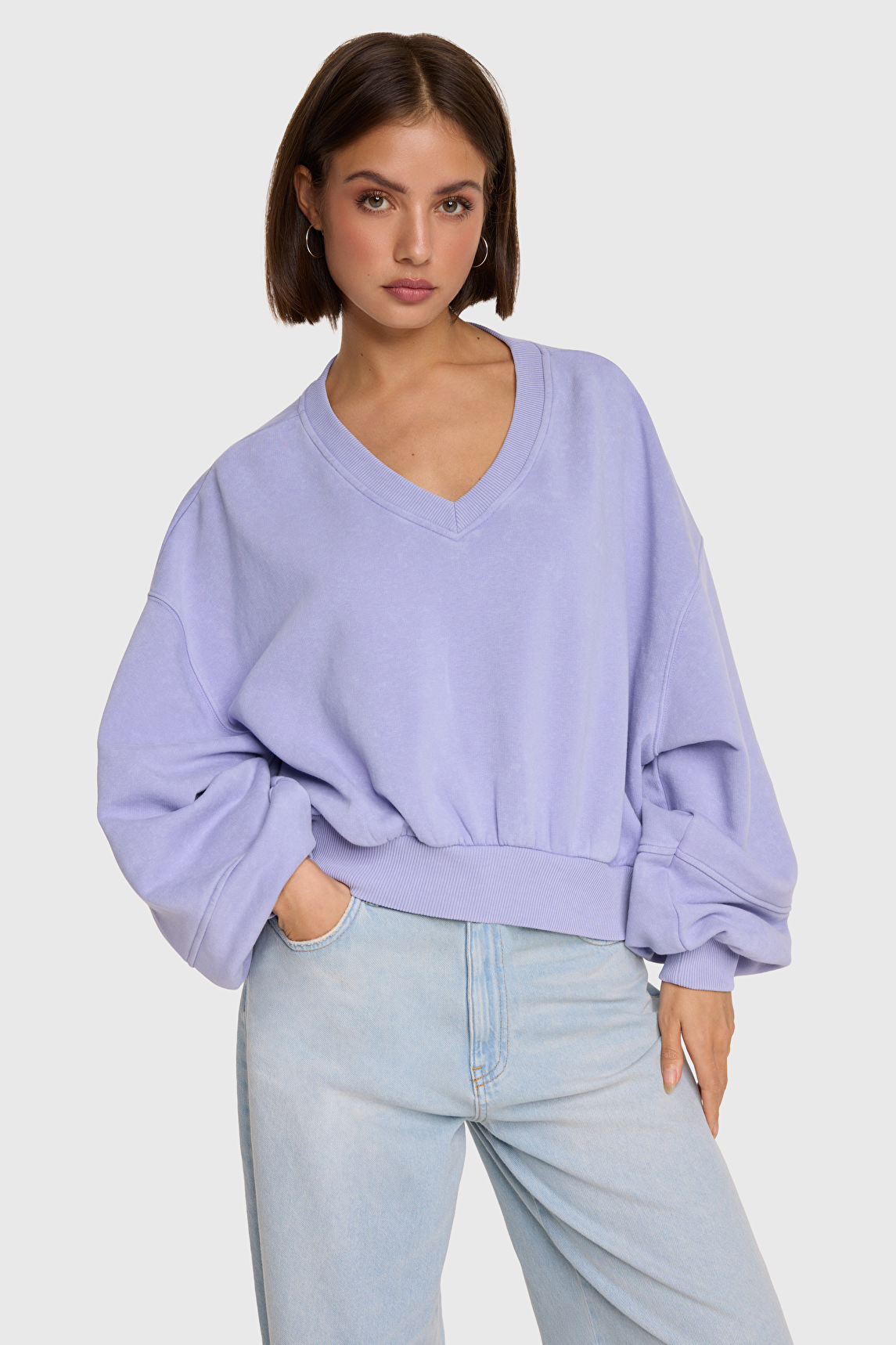 CUTSEAM V-NECK SWEATER | Alix