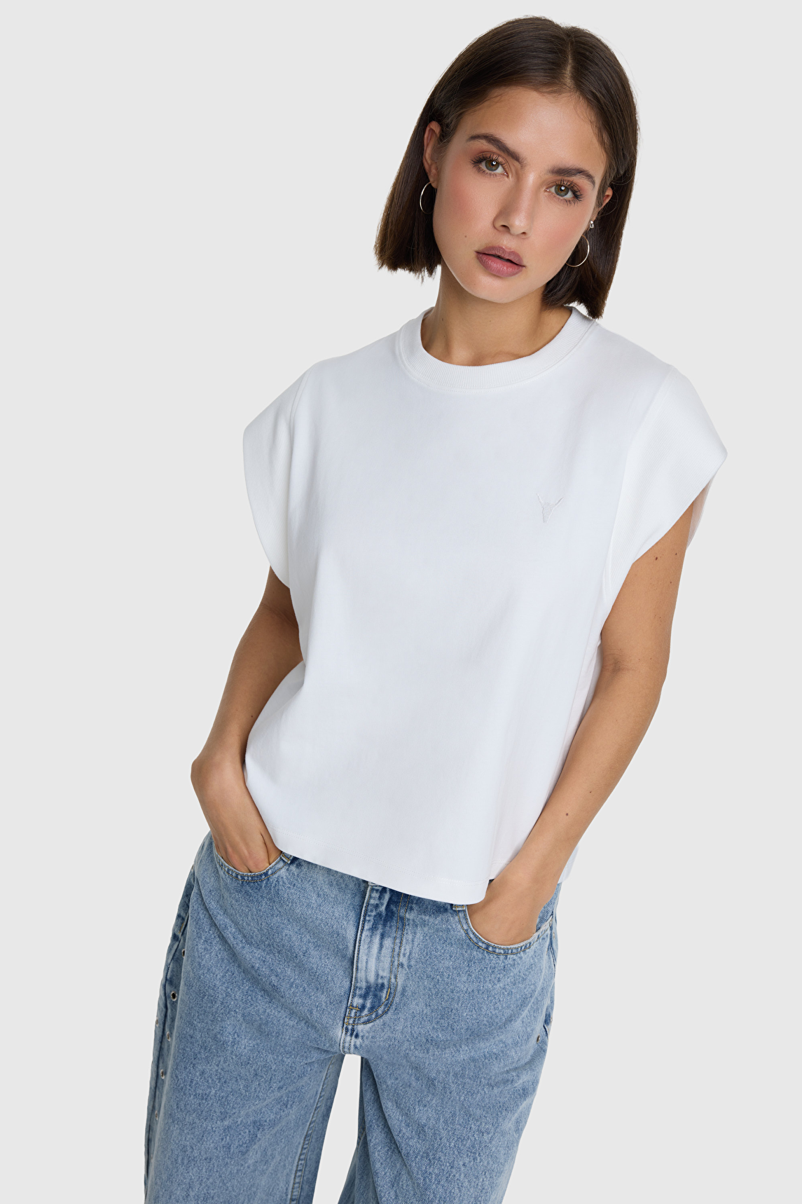 SLEEVELESS T-SHIRT | Alix